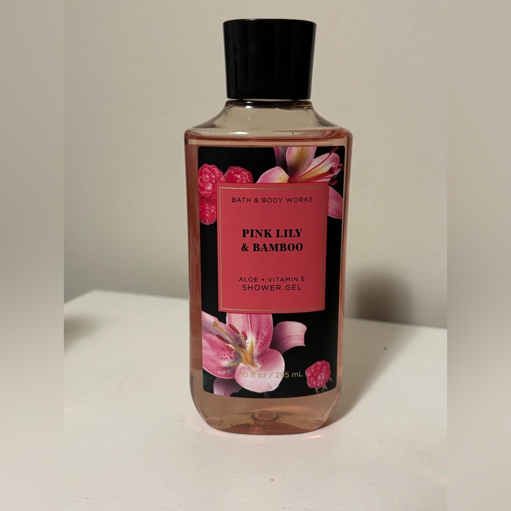 Bath & Body Works Pink Lily & Bamboo Shower Gel - New